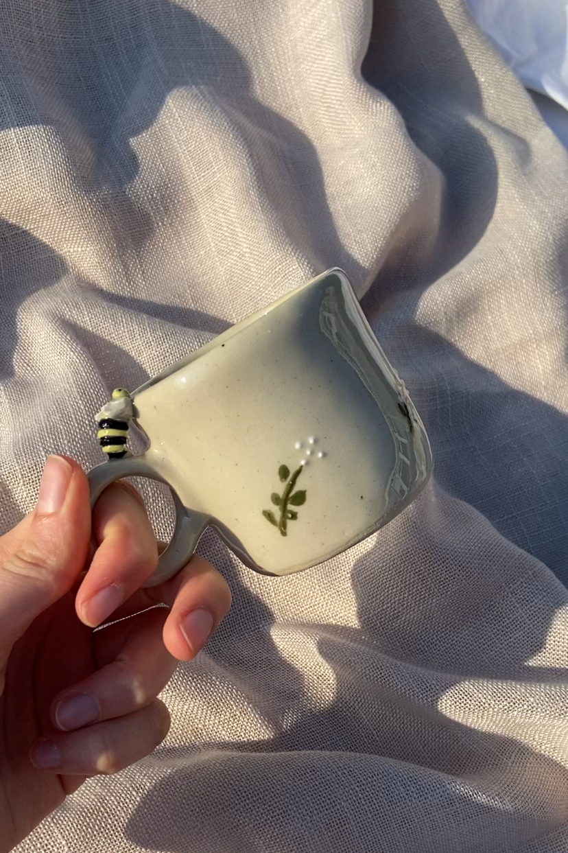 Handle bee